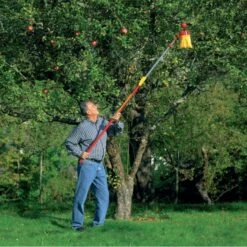 Wolf-Garten Adjustable Fruit Picker -Tool Sale Shop 315817 mc adjustable fruit picker in use1